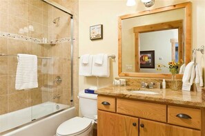 Apartment | Bathroom