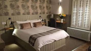 Double Ensuite | Desk, iron/ironing board, free cots/infant beds, free WiFi