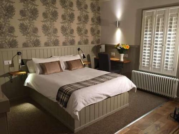 Habitación doble | Escritorio, tabla de planchar con plancha y cunas gratuitas 