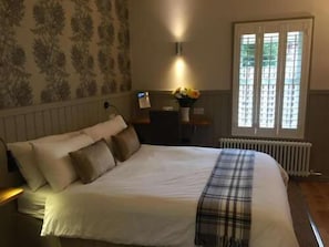 Double Ensuite | Desk, iron/ironing board, free cribs/infant beds, free WiFi