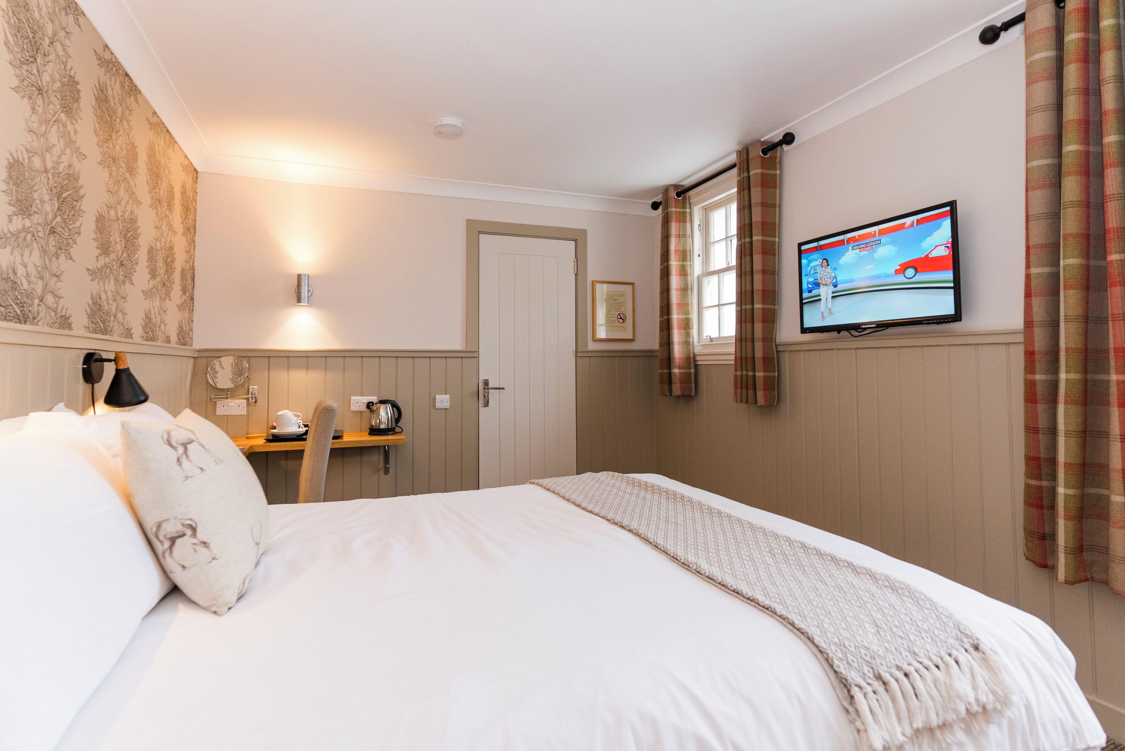 Double En-suite | Desk, iron/ironing board, free WiFi