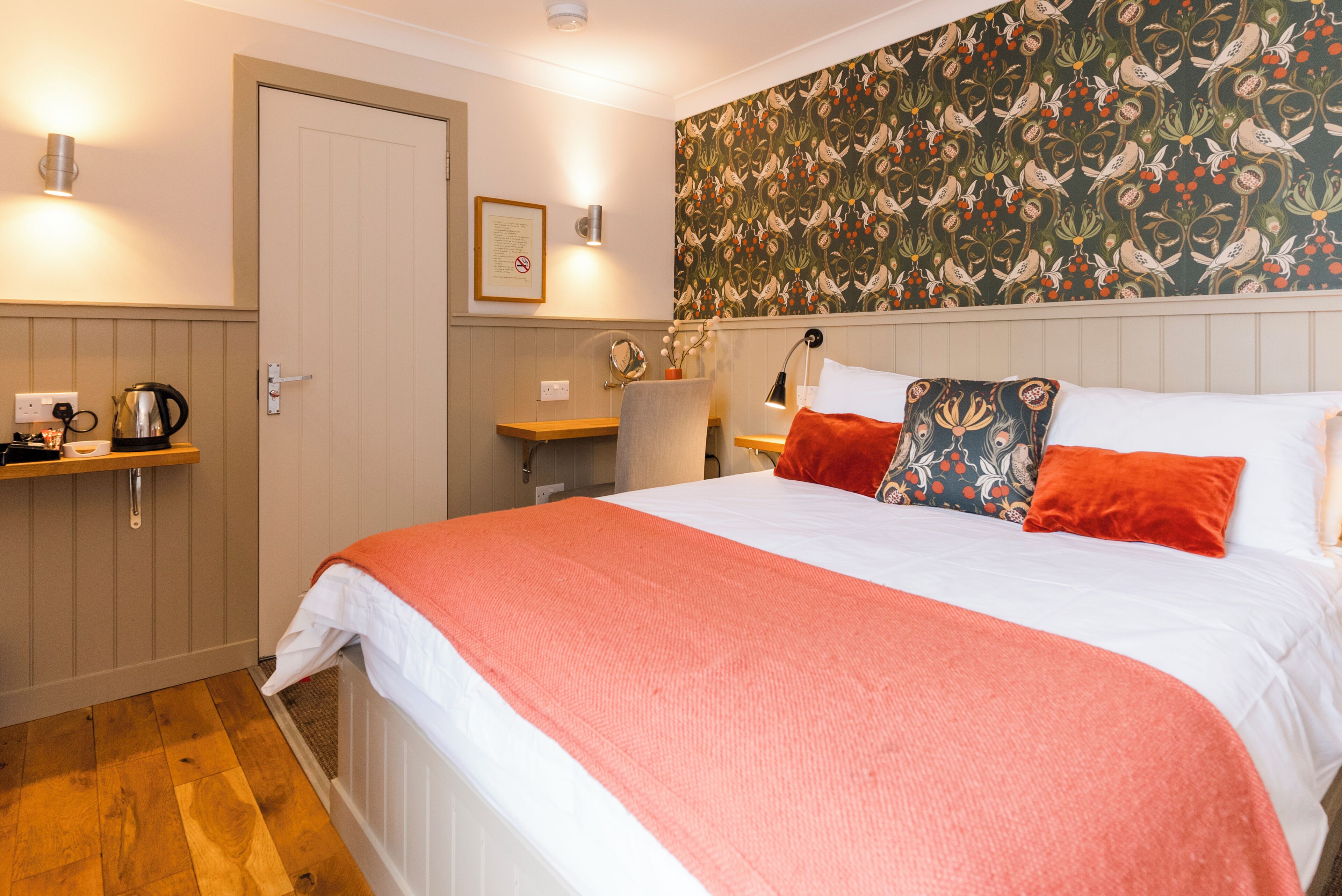 Double En-suite | Desk, iron/ironing board, free WiFi