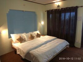 Quarto casal luxo, 1 cama de casal, vista para a montanha | Vista para a montanha