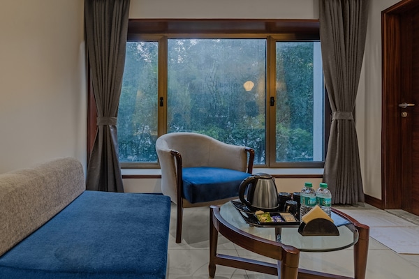 Premium Double Room | Desk, iron/ironing board, free WiFi, bed sheets