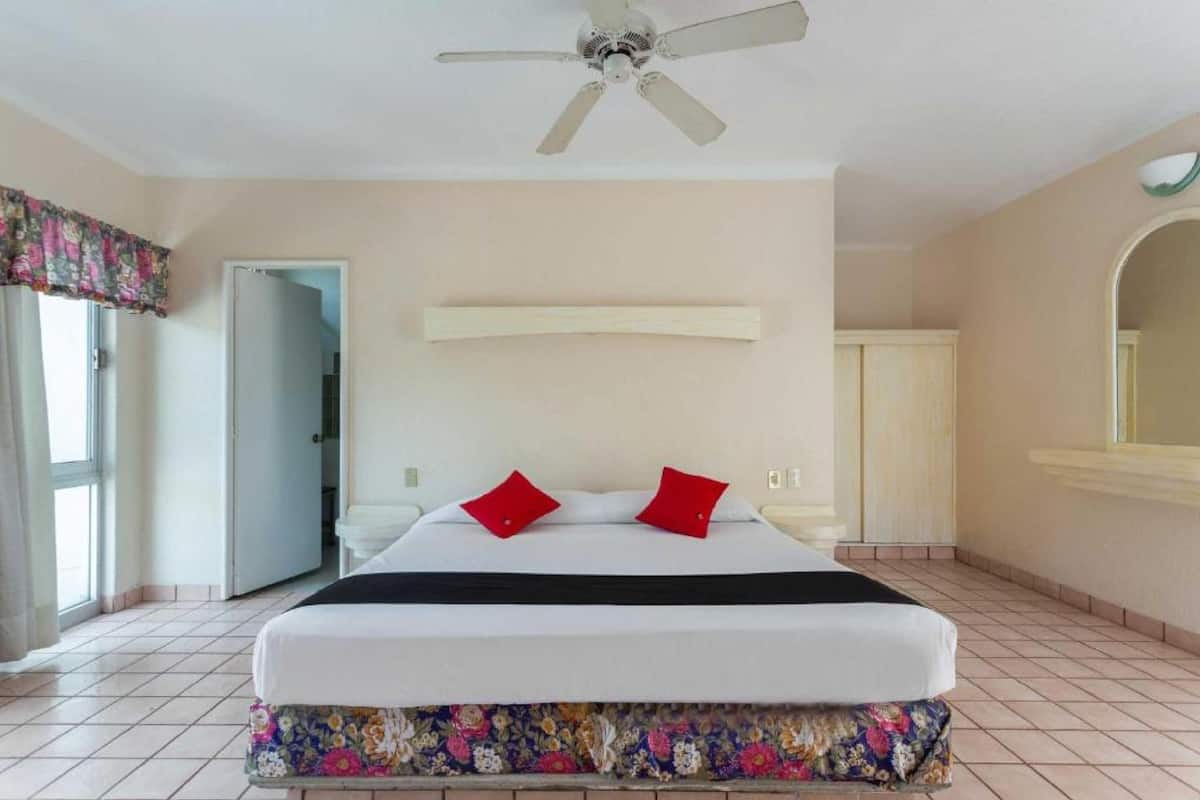1 bedroom, desk, free WiFi, bed sheets