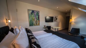 Junior Suite, 1 King Bed, Non Smoking | Minibar, in-room safe, desk, iron/ironing board - Hotel Linnéa, Sure Hotel Collection by Best Western (Helsingborg)