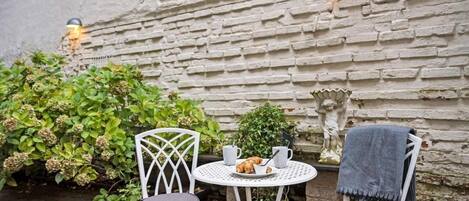 Tempat makan outdoor