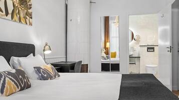 Minibar, in-room safe, desk, iron/ironing board