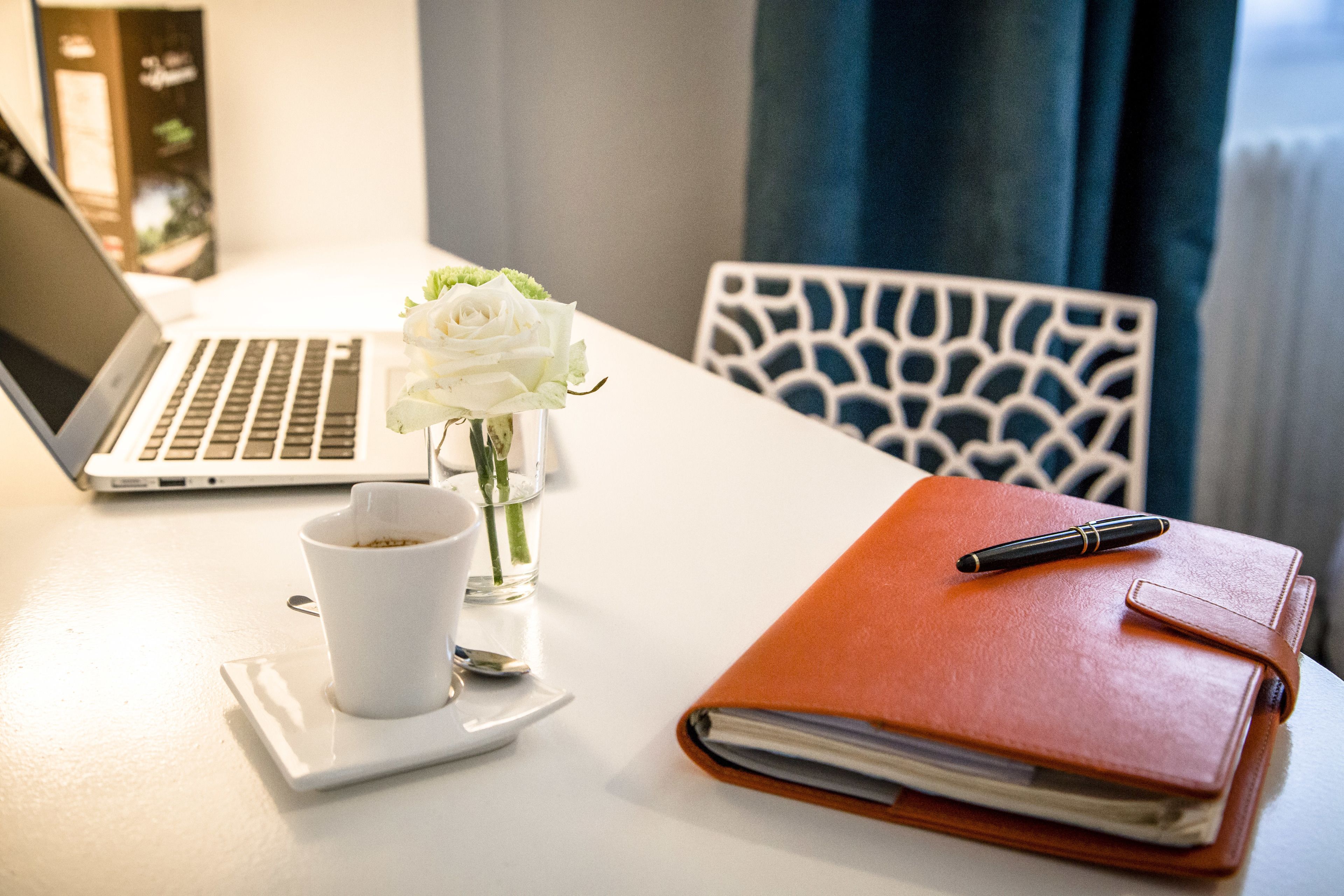 classic single room | individually decorated, individually furnished, desk, laptop workspace