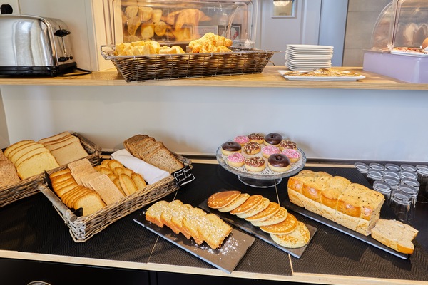 Continental breakfast for a fee on weekdays