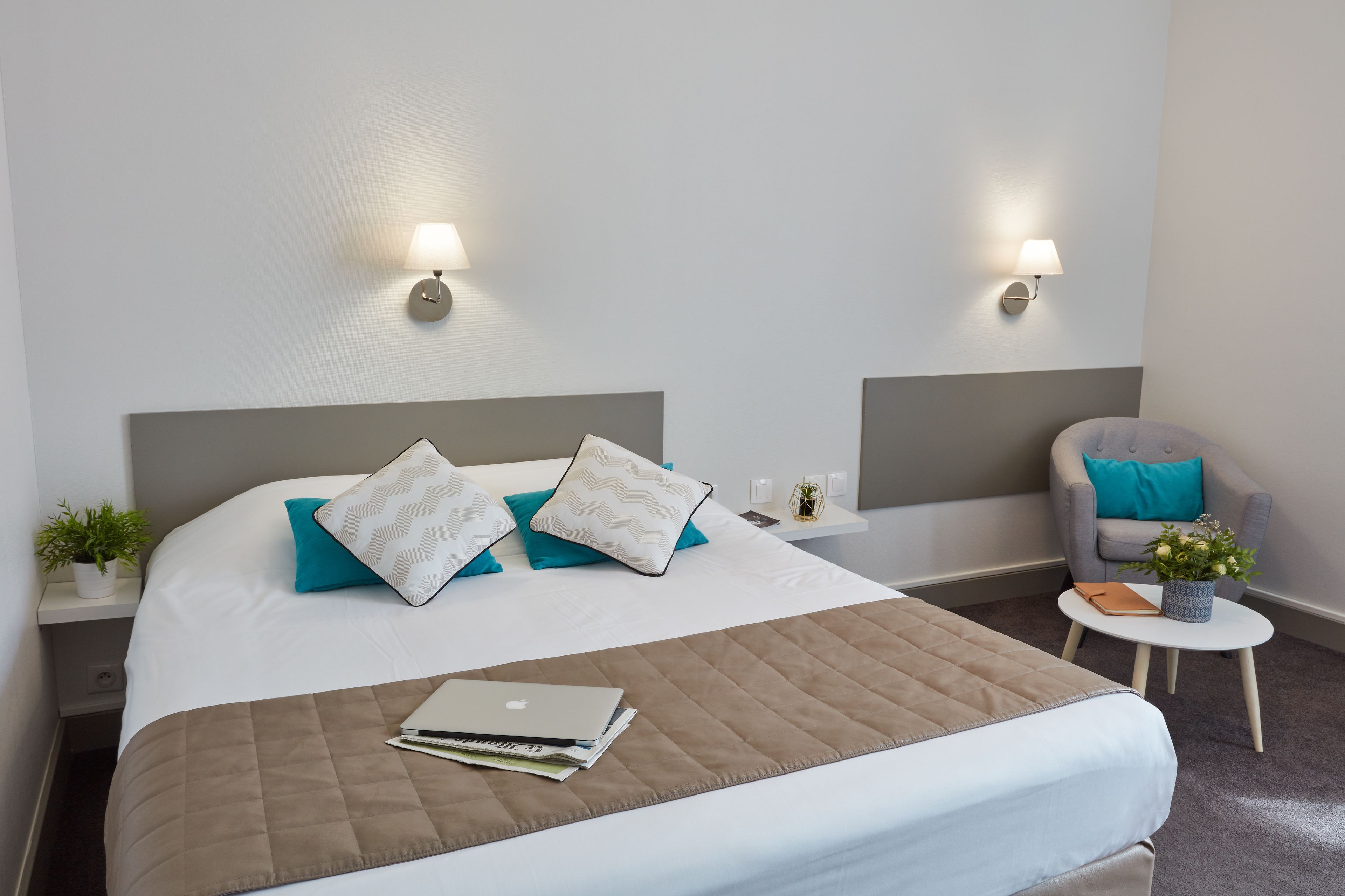 double room | individually decorated, individually furnished, desk, laptop workspace