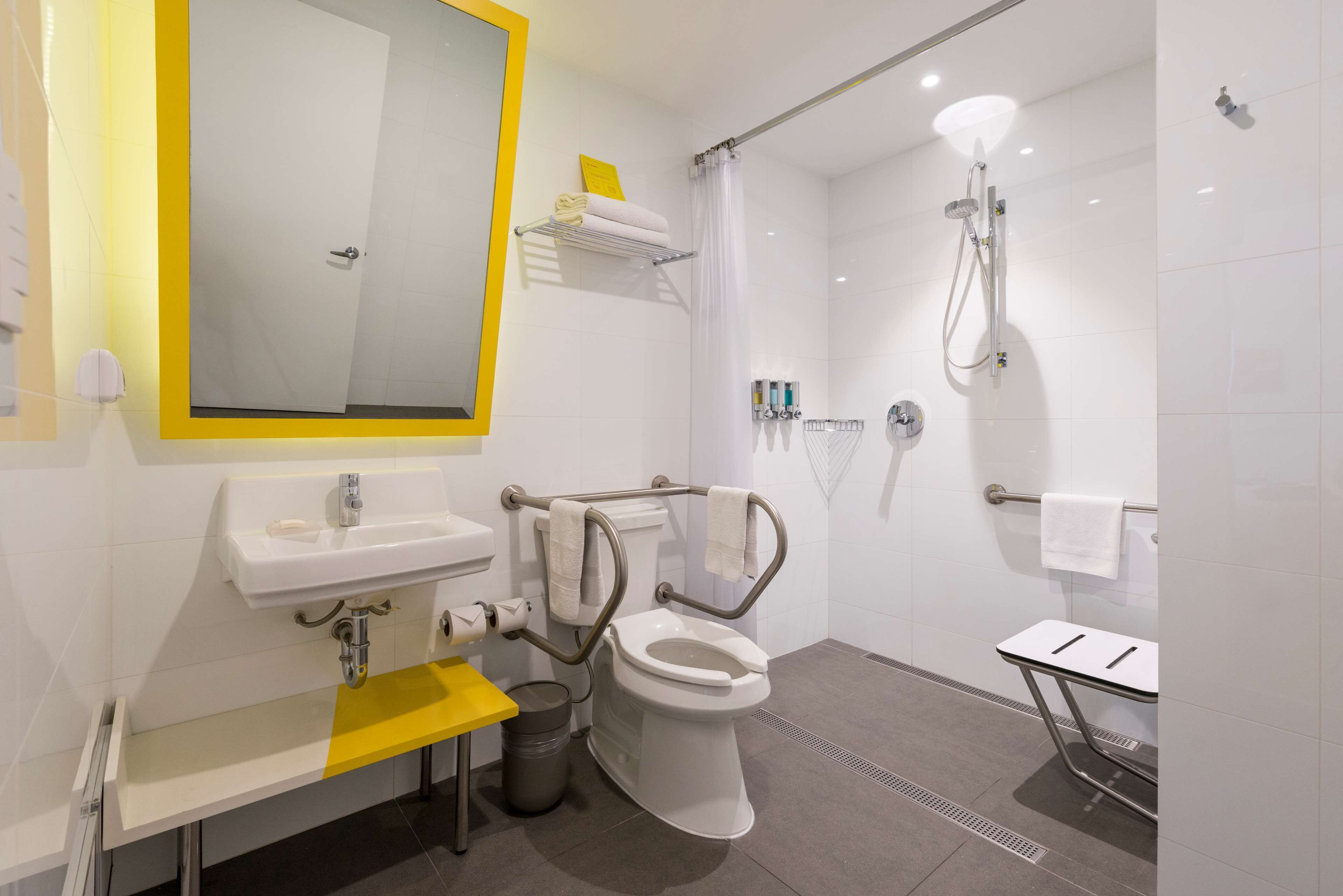 standard room, 1 king bed, non smoking | bathroom | shower, free toiletries, hair dryer, towels