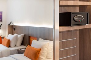 Down duvets, minibar, in-room safe, desk - Libre Hotel, BW Signature Collection (Lima)