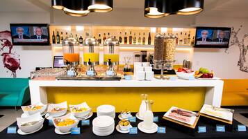 Free daily buffet breakfast