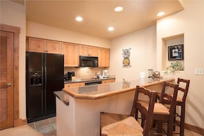 Lägenhet | Eget kök | Kylskåp, mikrovågsugn, spishäll och diskmaskin