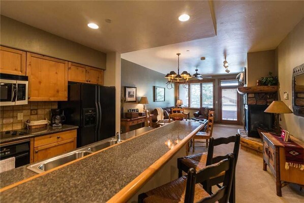 Condo, 1 King Bed with Sofa bed (2211 Timberline Lodge, Trappeur's Cro) | Private kitchen | Fridge, microwave, oven, stovetop