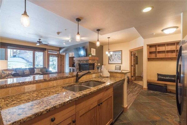 Condo, Multiple Beds (4103 Aspen Lodge, Trappeur's Crossing) | Private kitchen | Fridge, microwave, oven, stovetop