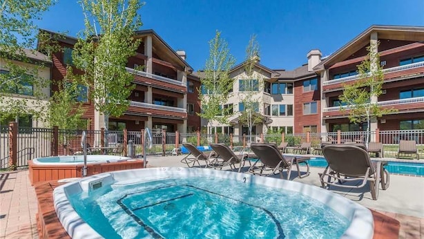 A hotel with a swimming pool, lounge chairs, and a hot tub. - 4103 Aspen Lodge, Trappeur's Crossing (Condo) Apartment 3 (Steamboat Springs)