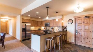 Condo, Multiple Beds (4201 Aspen Lodge, Trappeur's Crossing) | Private kitchen