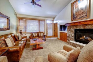 Condo, Multiple Beds (4303 Aspen Lodge, Trappeur's Crossing) | Living room