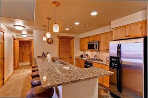 Condo, Multiple Beds (4304 Aspen Lodge, Trappeur's Crossing) | Private kitchen