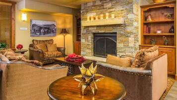 Apartment | Living area | Fireplace