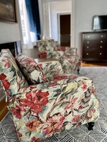 Junior Garden Suite | Ropa de cama de alta calidad, colchones con acolchado adicional, minibar