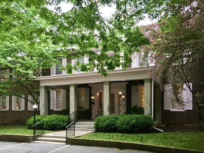 Charred Oaks Inn
