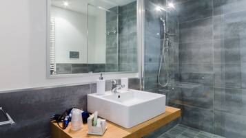Standard Double Room | Bathroom