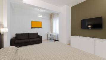 Standard Double Room | In-room safe, desk, free cribs/infant beds, free WiFi