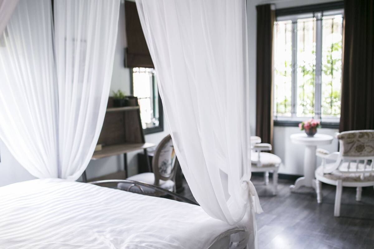 Deluxe Room, Garden View | Desk, iron/ironing board, free WiFi