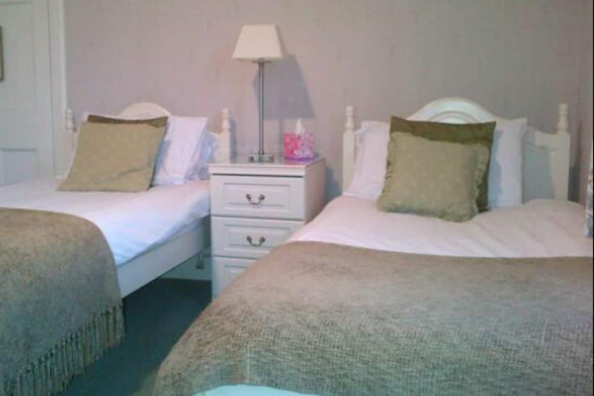Twin Room, Lake View