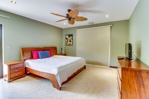 Apartment, 3 Bedrooms, Non Smoking, Beach View | 1 bedroom, free WiFi - Tres Regalos 303N (Jacó)