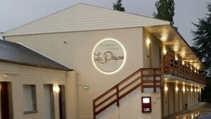 A building with a sign reading "La Pause" and a staircase leading to a covered area. - Hôtel La Pause (Evreux)