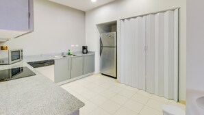Appartement Confort, 2 chambres, non-fumeur | Cuisine privée | Cafetière-théière, réfrigérateur grande capacité avec congélateur