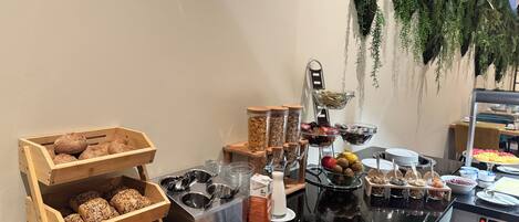 Daily buffet breakfast for a fee