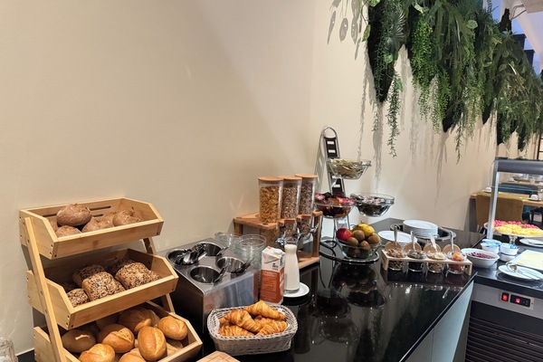 Daily buffet breakfast for a fee
