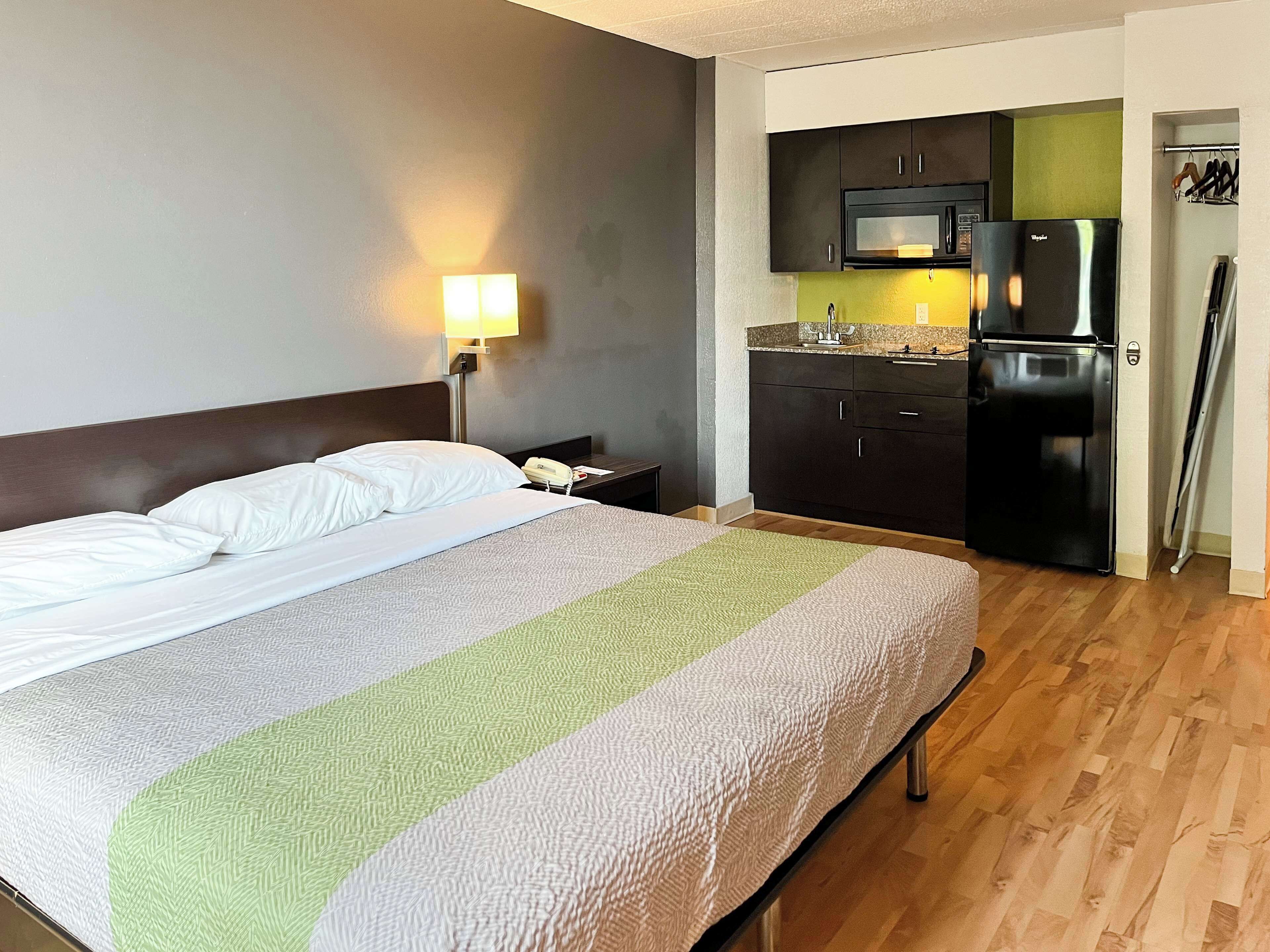 Pimennysverhot, ilmainen Wi-Fi, vuodevaatteet, pääsy pyörätuolilla