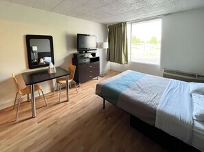 Cortinas opacas, wifi gratis, ropa de cama