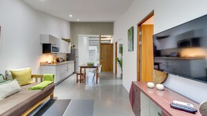 Departamento Confort, 2 habitaciones, para no fumadores | Sala de estar | Televisión de pantalla plana 