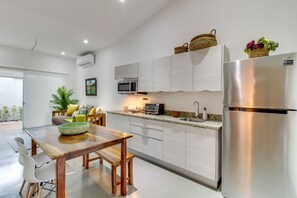 Comfort Apartment, 2 Bedrooms, Non Smoking | Private kitchen