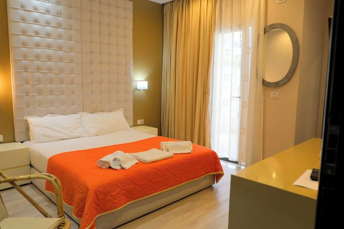  Double Room, Balcony  | Soundproofing, WiFi (free)