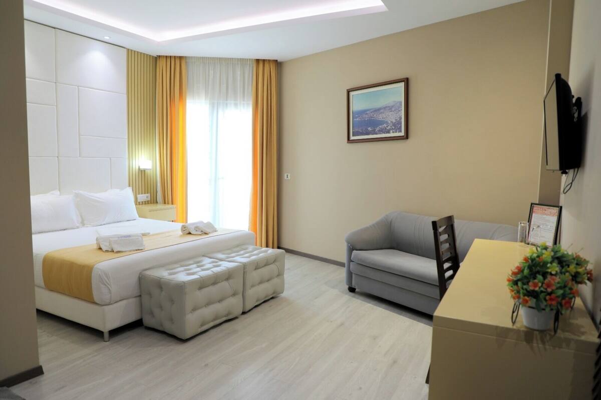 Double or Twin Room, Balcony, Sea View | Soundproofing, WiFi (free)