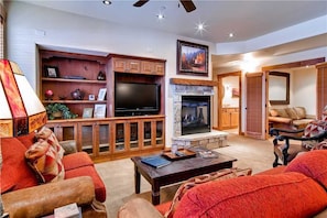 Condo, Multiple Beds (5112 Emerald Lodge, Trappeur's Crossi) | Living room | TV, fireplace - 5112 Emerald Lodge, Trappeur's Crossing Apartment 2 (Steamboat Springs)