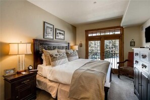 公寓式客房, 多张床 (5306 Emerald Lodge, Trappeur's Crossi) | 4 多间卧室、熨斗/熨衣板、免费 WiFi