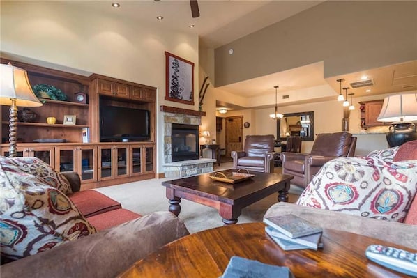 Condo, Multiple Beds (5306 Emerald Lodge, Trappeur's Crossi) | Living room | TV, fireplace