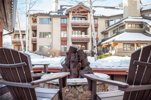 Apartment, Mehrere Betten (2102 Timberline Lodge, Trappeur's Cro) | Balkon
