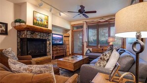 Condo, Berbilang Katil (2103 Timberline Lodge, Trappeur's Cro) | Ruang tamu