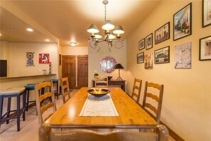 Apartment | In-room dining - 2104 Timberline Lodge, Trappeur's Crossing Apartment 2 (Steamboat Springs)