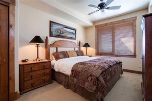 公寓客房, 多張床 (2305 Timberline Lodge, Trappeur's Cro) | 2 間睡房、熨斗/熨衫板、免費 Wi-Fi、床單
